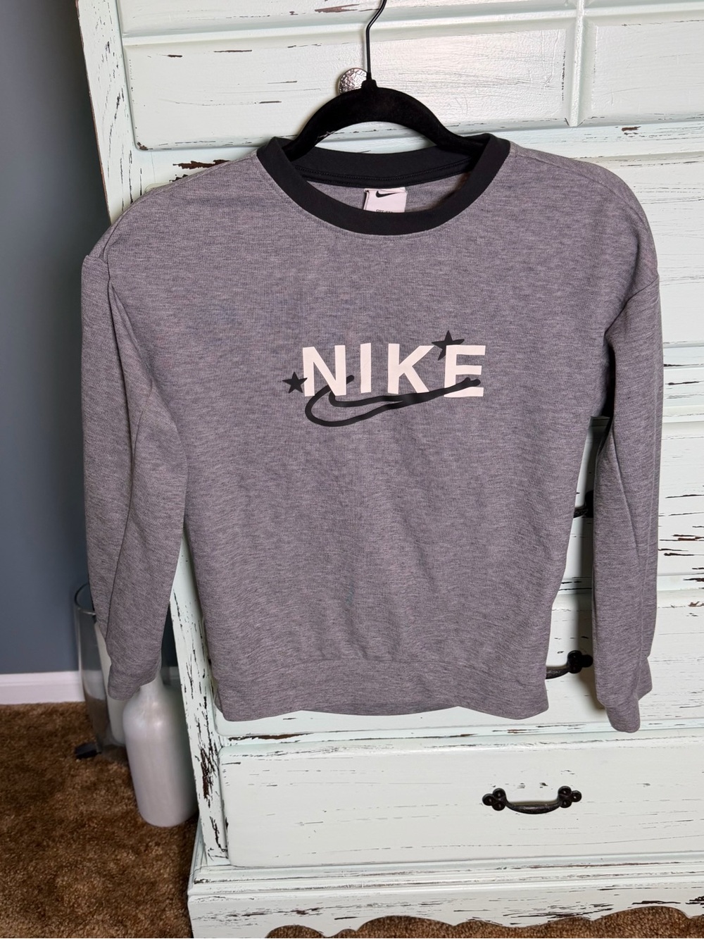 Girls Nike crewneck sweatshirt. Heather gray and black, size medium.